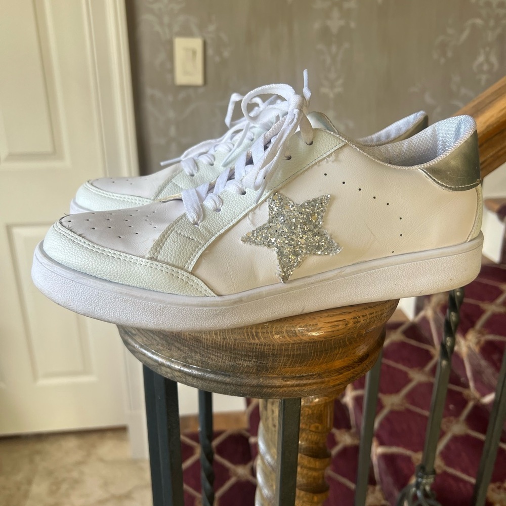 Michael Kors, ladies white and silver sneaker excellent condition size 10 - Picture 11 of 13